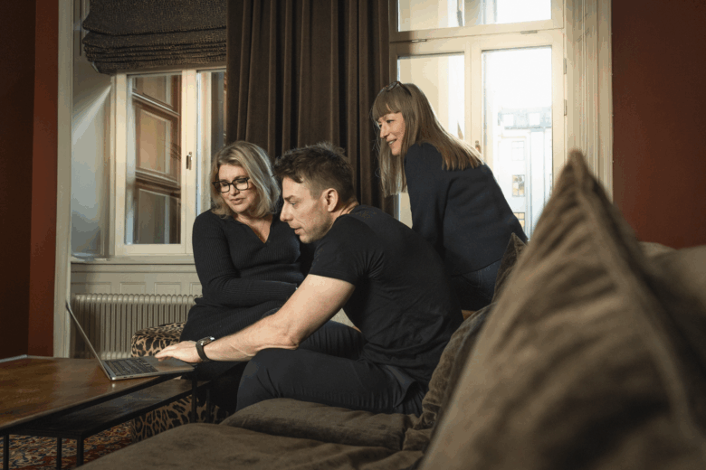 Gruppbild Zarina, Peter, Tove – Sharp LR photo 36